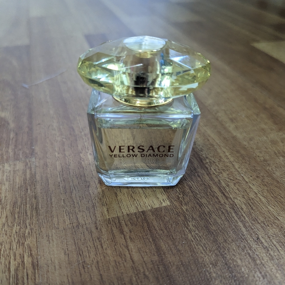 Versace Yellow Diamond Perfume